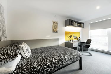 Gold En Suite - Image 2