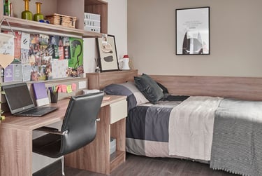 Premium En Suite Mid - Image 1
