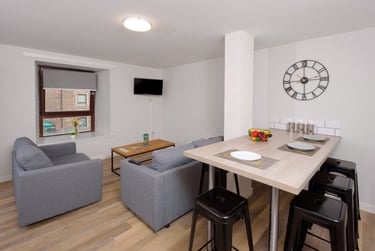 Premium Double Bed Flat at Keiller Court, Horsewater Wynd, City Centre, Dundee, DD15DS - Image 3
