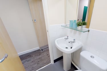 iQ Ty Willis House Student Halls, 6-8 High Street, City Centre, Bangor, LL57 1NP - Image 11