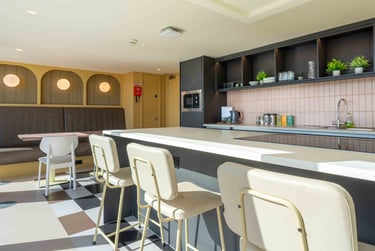 Silver Studio Deluxe at iQ Aldgate, 60 Commercial Road, Aldgate, London, E11LP - Image 3