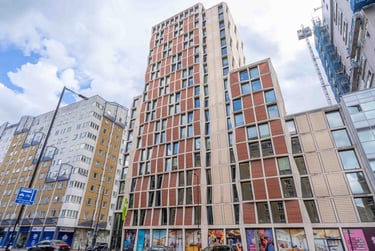 Silver Studio Deluxe at iQ Aldgate, 60 Commercial Road, Aldgate, London, E11LP - Image 13