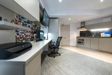 Studio - Platinum at The Kingfisher, Western Way, Newtown, Exeter, EX12DE - Image 5