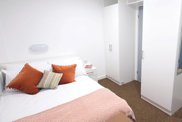 Silver En Suite at The Shield, Clarence Street, Shieldfield, Newcastle, NE21YN - Image 3