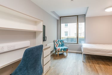 Carfax Quarter Student Halls, 4-5 Queens Street, City Centre, Oxford, OX1 1EJ - Image 4