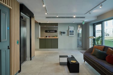 Executive Studio at The Garage, 98 Harvest Road, Egham, TW200QR - Image 5