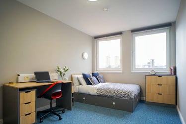 8 Roxburgh Student Halls, Roxburgh Place, City Centre, Edinburgh, EH8 9SU - Image 1