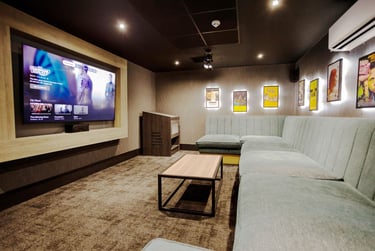 Classic Studio at Crown Place, Trinity Quay, 2 Kings Road, Swansea, SA18FE - Image 4