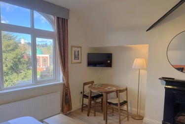 Room 4 at Melbury Rooms & Studios, 4 Queens Crescent, City Centre, Exeter, EX46AY - Image 6