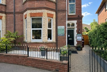 Room 4 at Melbury Rooms & Studios, 4 Queens Crescent, City Centre, Exeter, EX46AY - Image 2