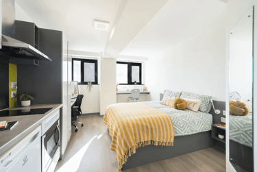 Canvas Capital House Student Halls, 1 Houndwell Place, City Centre, Southampton, SO14 1BS - Image 1