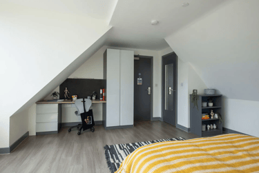 Bronze Townhouse at Canvas Capital House, 1 Houndwell Place, City Centre, Southampton, SO141BS - Image 5