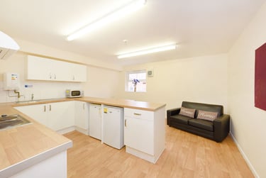 Snowdon Hall Student Halls, Vicarage Hill, City Centre, Wrexham, LL13 7HN - Image 2