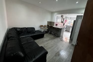 7 bed house, Cardigan Road, Burley, Leeds, LS61LU - Image 1