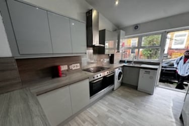 7 bed house, Cardigan Road, Burley, Leeds, LS61LU - Image 3