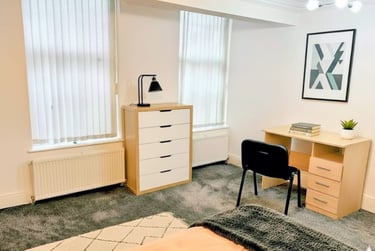 1 bed flat, Daisy Bank Road, Victoria Park, Manchester, M145QL - Image 1