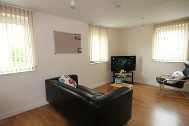 3 bed flat, Broom street, City Centre, Sheffield, S102DA - Image 1