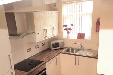 3 bed flat, Ecclesall Road, Ecclesall, Sheffield, S118PF - Image 2
