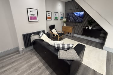 3 bed flat, Ecclesall road, Ecclesall, Sheffield, S118PF - Image 1