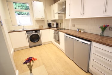 5 bed house, Hoole road, Broomhill, Sheffield, S105BH - Image 2