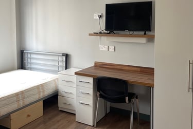 4 bed flat, Grange Lane, City Centre, Leicester, LE27EE - Image 1