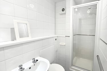 1 bed studio, Central Park Avenue, North Hill, Plymouth, PL46NE - Image 3