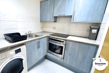 1 bed studio, Central Park Avenue, North Hill, Plymouth, PL46NE - Image 2
