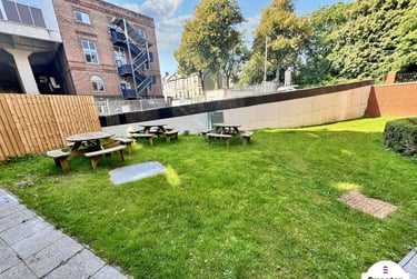 1 bed studio, Central Park Avenue, North Hill, Plymouth, PL46NE - Image 5