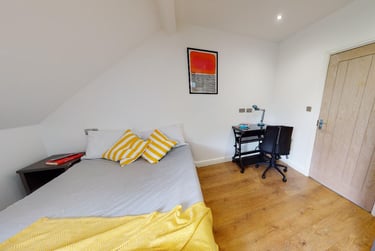 1 bed studio, Victoria Park Road, Clarendon Park, Leicester, LE21XF - Image 1