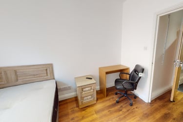 8 bed house, University Road, Highfields, Leicester, LE17RA - Image 2