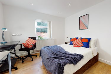 1 bed studio, Victoria Park Road, Clarendon Park, Leicester, LE21XF - Image 1