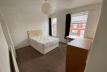 3 bed house, Romney street, Charlestown, Salford, M66DR - Image 2