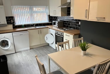 5 bed house, Kensington Road, Near university, Middlesbrough, TS56AJ - Image 3