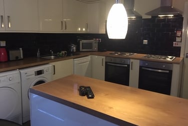 11 bed house, Baker Street, Near university, Middlesbrough, TS12LH - Image 3