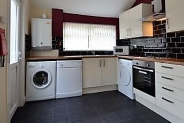 5 bed house, Kensington Road, Near university, Middlesbrough, TS56AJ - Image 2