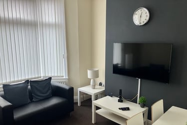 5 bed house, Victoria Road, Near university, Middlesbrough, TS13HY - Image 1