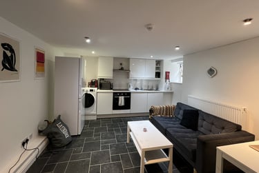 2 bed flat, Granville Road, Fallowfield, Manchester, M146AE - Image 1