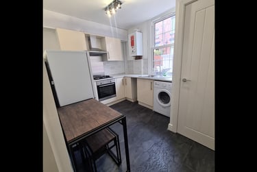 2 bed flat, Woodhouse, Rampart Road, Leeds, LS62LE - Image 3