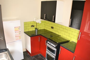 4 bed house, Exmouth street, Near university, Hull, HU52LD - Image 2