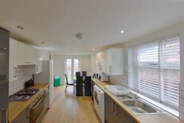 4 bed house, Manvers Street, Newland, Hull, HU52HW - Image 3
