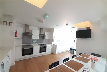 14 bed house, Crendon Street, Buckinghamshire, High wycombe, HP136LS - Image 13