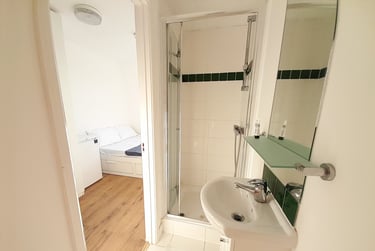 14 bed house, Crendon Street, Buckinghamshire, High wycombe, HP136LS - Image 9