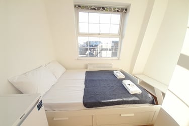 14 bed house, Crendon Street, Buckinghamshire, High wycombe, HP136LS - Image 6
