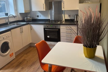 2 bed flat, Penrose Street, City Centre, Plymouth, PL15AT - Image 1