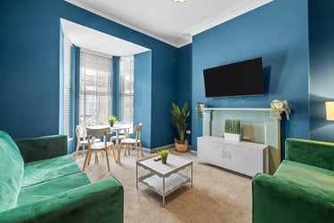 7 bed house, Headland Park, Greenbank, Plymouth, PL48HS - Image 1