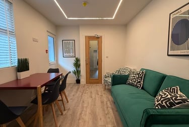 6 bed house, Furzehill Road, Mutley, Plymouth, PL47LB - Image 1