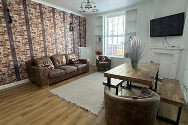 3 bed flat, Clifton Place, North Hill, Plymouth, PL48HU - Image 2