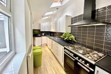 8 bed house, Clifton Place, Greenbank, Plymouth, PL48HY - Image 2