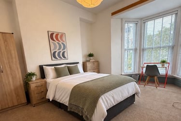 8 bed house, Lisson Grove, Mutley, Plymouth, PL47DN - Image 1