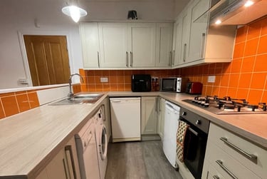 7 bed house, Houndiscombe Road, Mutley, Plymouth, PL46HB - Image 2
